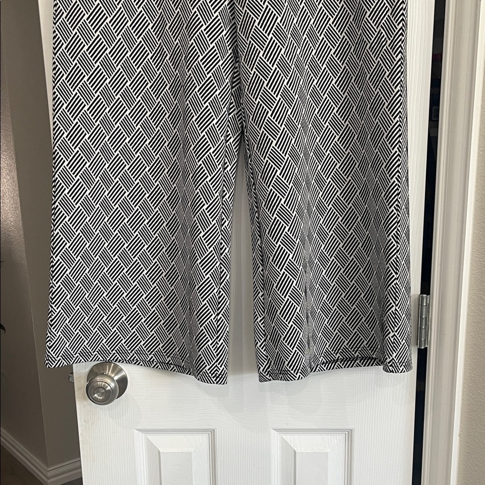 Elegant Geometric Wide Leg Pants - Picture 4 of 8